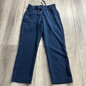 Lululemon On The Fly Crop *Woven‎ 23"
True Navy